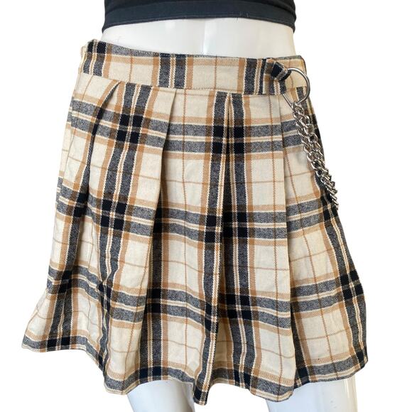Forever 21 Pleated Plaid Mini Skirt with Chain Size Medium - Picture 1 of 5